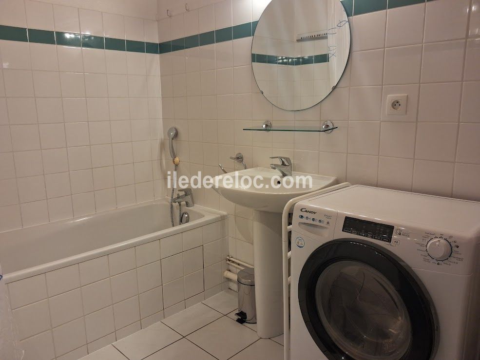 Photo 6: An accomodation located in Saint-Martin-de-R&eacute; on ile de R&eacute;.