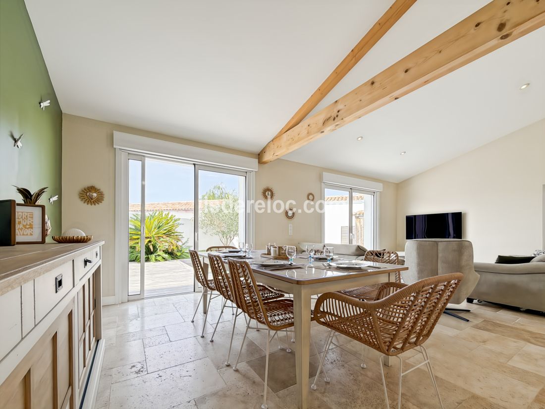 Photo 11: An accomodation located in Sainte-Marie-de-R&eacute; on ile de R&eacute;.