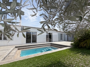 Ile de R&eacute;:L'alouette retaise, a charming house with a swimming pool in a quiet locatio