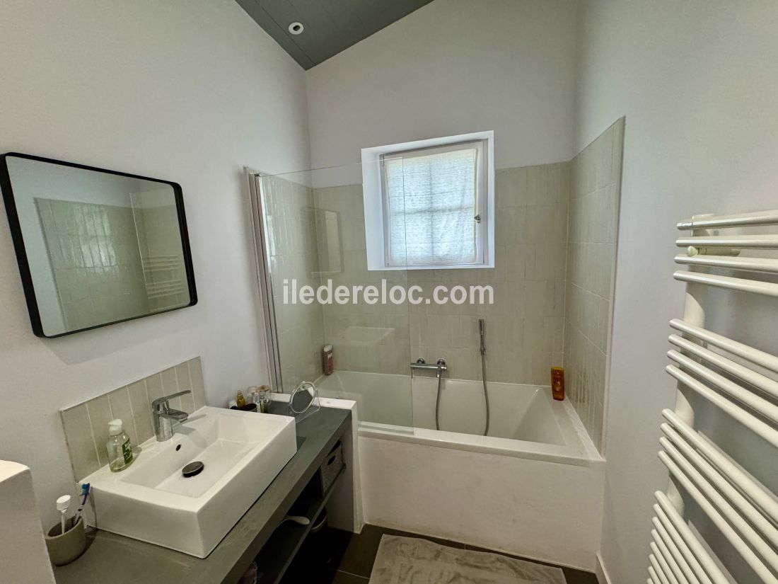 Photo 10: An accomodation located in Ars en R&eacute; on ile de R&eacute;.