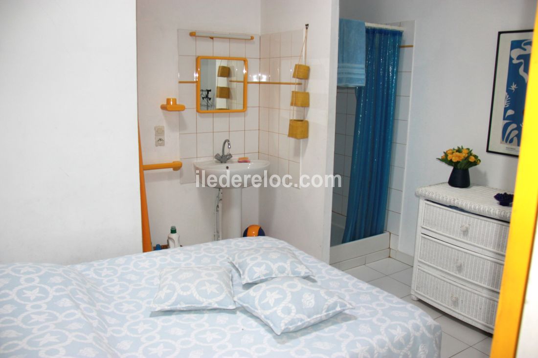 Photo 13: An accomodation located in Ars en R&eacute; on ile de R&eacute;.