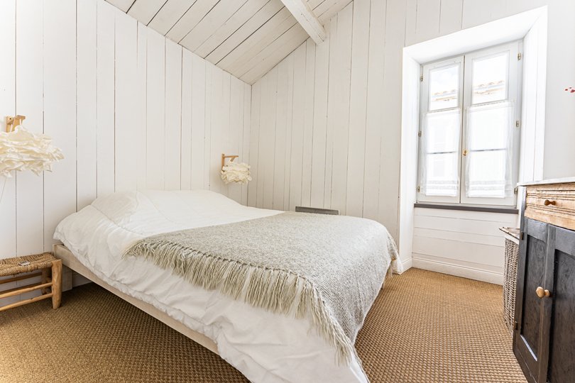 Photo 7: An accomodation located in Saint-Martin-de-R&eacute; on ile de R&eacute;.