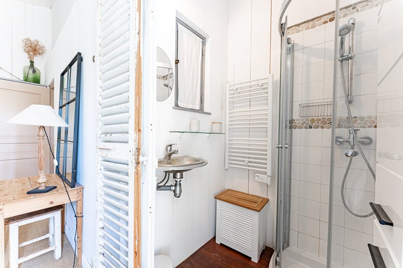 Photo 9: An accomodation located in Saint-Martin-de-R&eacute; on ile de R&eacute;.