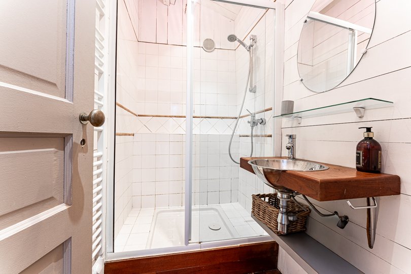 Photo 12: An accomodation located in Saint-Martin-de-R&eacute; on ile de R&eacute;.
