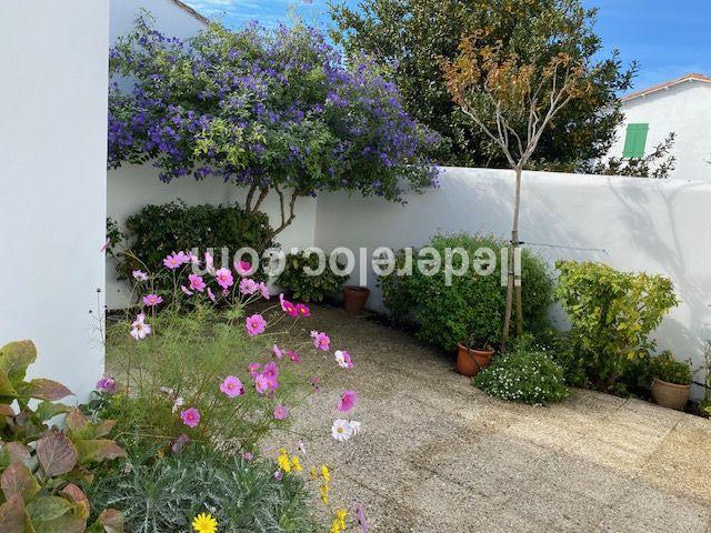 Photo 9: An accomodation located in La Couarde-sur-mer on ile de R&eacute;.