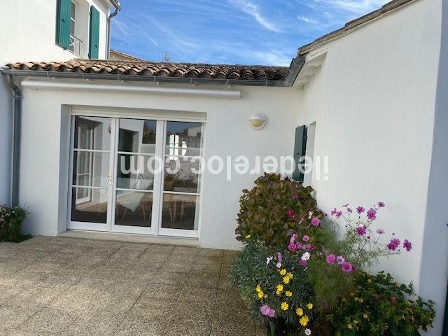 Photo 10: An accomodation located in La Couarde-sur-mer on ile de R&eacute;.