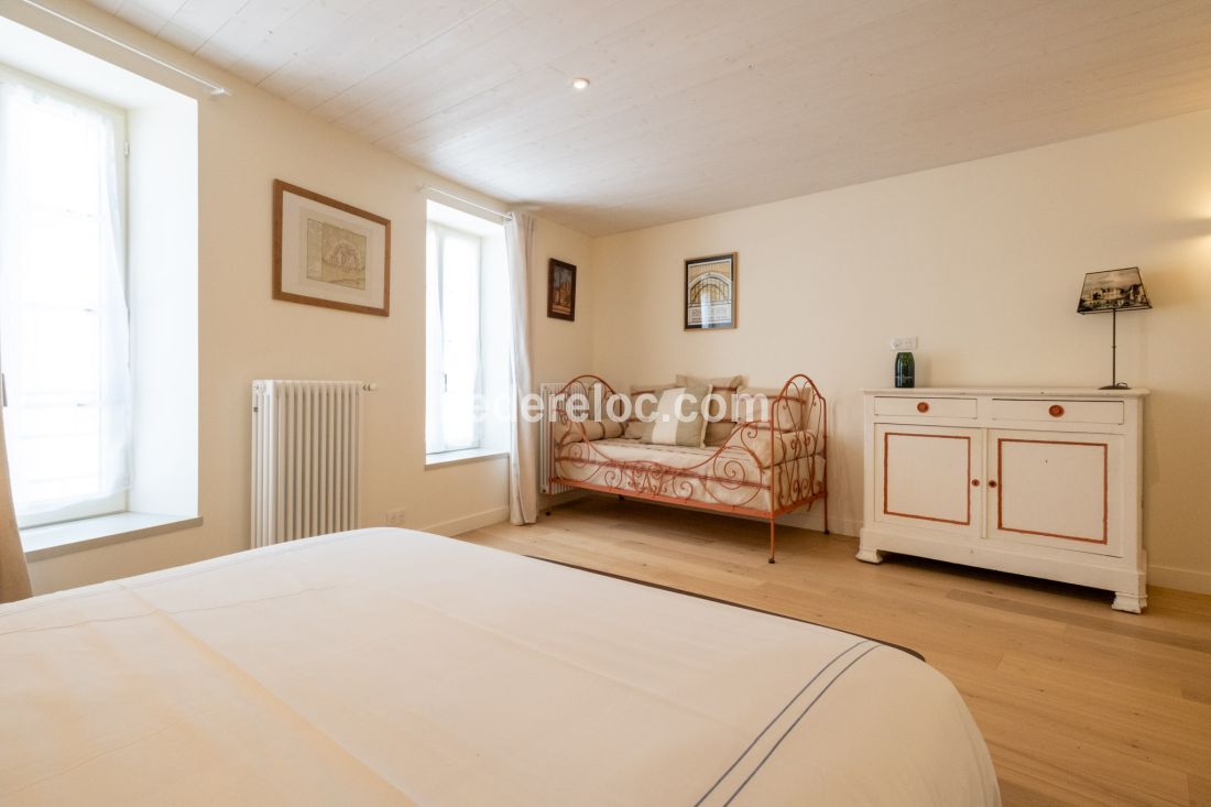 Photo 10: An accomodation located in Saint-Martin-de-R&eacute; on ile de R&eacute;.