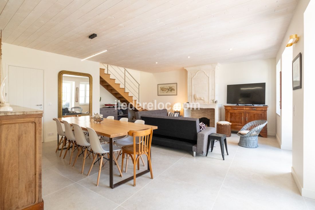 Photo 7: An accomodation located in Saint-Martin-de-R&eacute; on ile de R&eacute;.