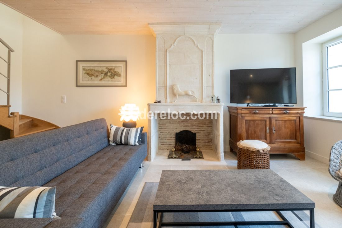 Photo 8: An accomodation located in Saint-Martin-de-R&eacute; on ile de R&eacute;.