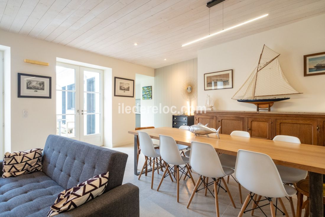 Photo 9: An accomodation located in Saint-Martin-de-R&eacute; on ile de R&eacute;.