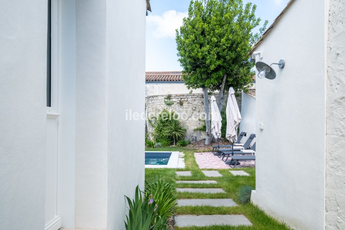 Photo 5: An accomodation located in Saint-Martin-de-R&eacute; on ile de R&eacute;.