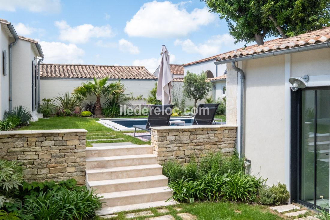 Photo 4: An accomodation located in Saint-Martin-de-R&eacute; on ile de R&eacute;.