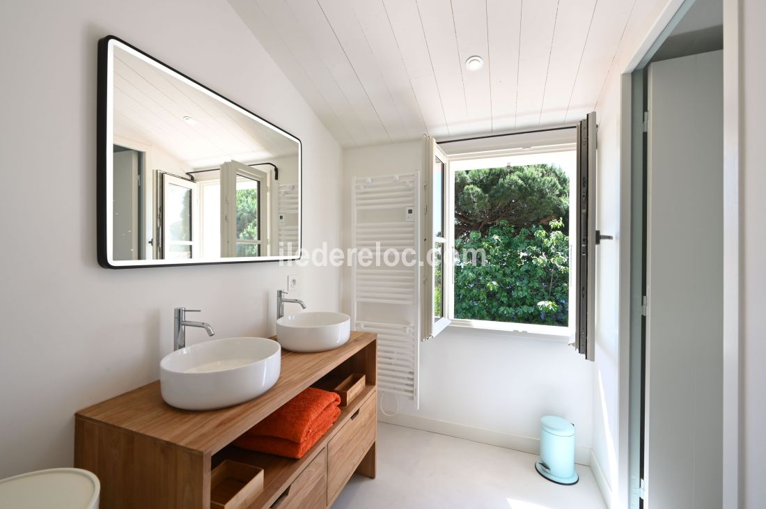 Photo 8: An accomodation located in Ars en R&eacute; on ile de R&eacute;.