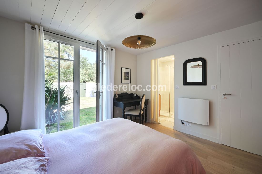 Photo 11: An accomodation located in Ars en R&eacute; on ile de R&eacute;.