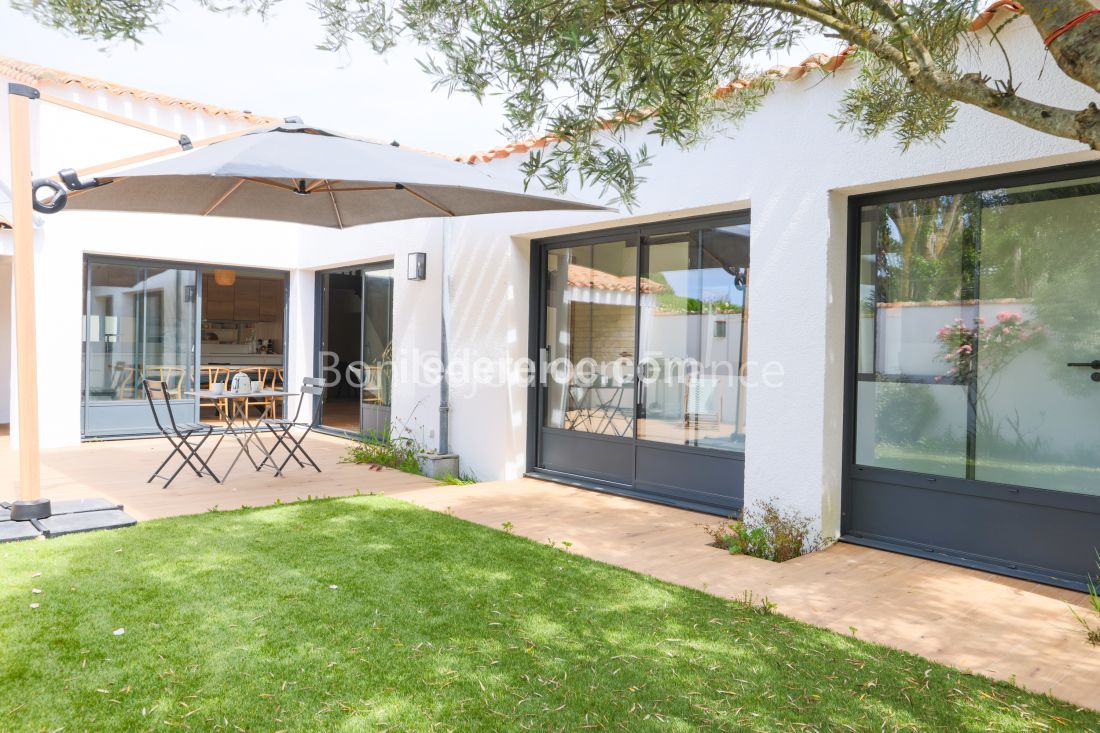 Photo 4: An accomodation located in Les Portes-en-R&eacute; on ile de R&eacute;.