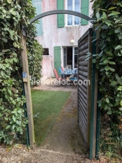 Ile de Ré:Retaise house with courtyard and parking, 1 minute walk from the ocean - sleeps