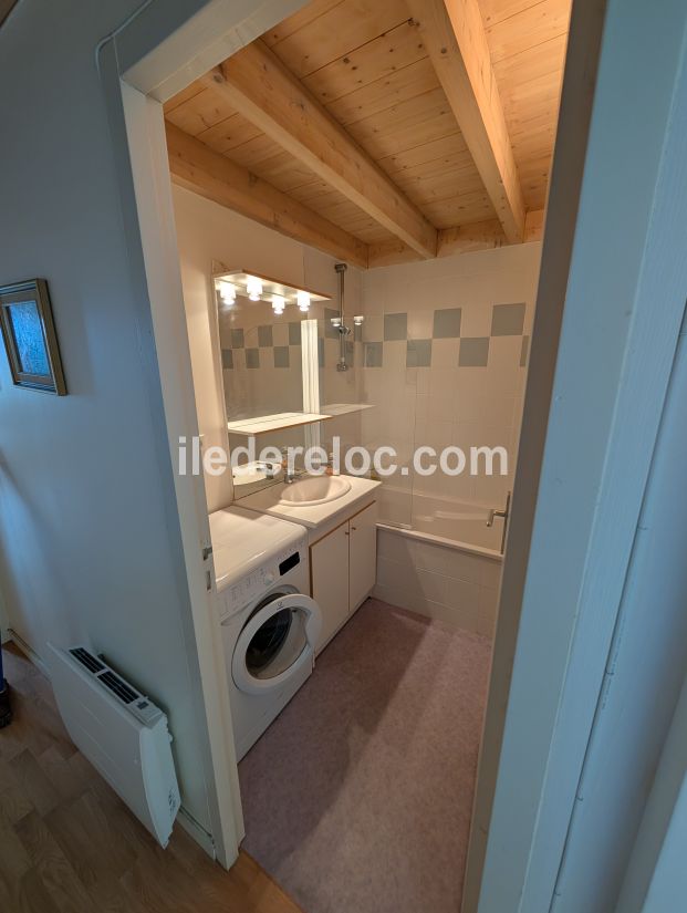 Photo 16: An accomodation located in La Flotte-en-R&eacute; on ile de R&eacute;.