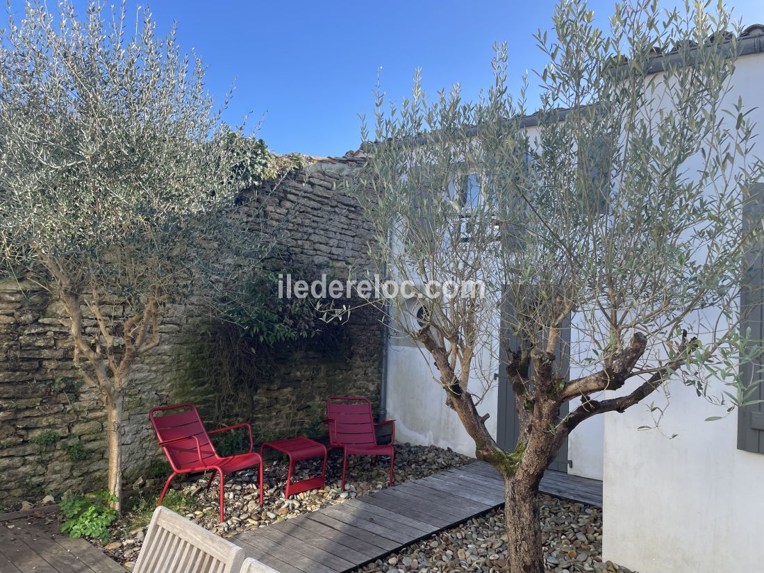 Photo 4: An accomodation located in Les Portes-en-R&eacute; on ile de R&eacute;.