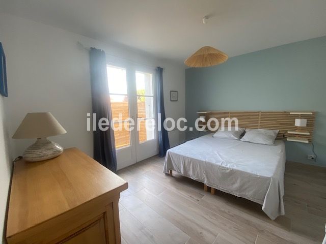 Photo 6: An accomodation located in Saint-Martin-de-R&eacute; on ile de R&eacute;.