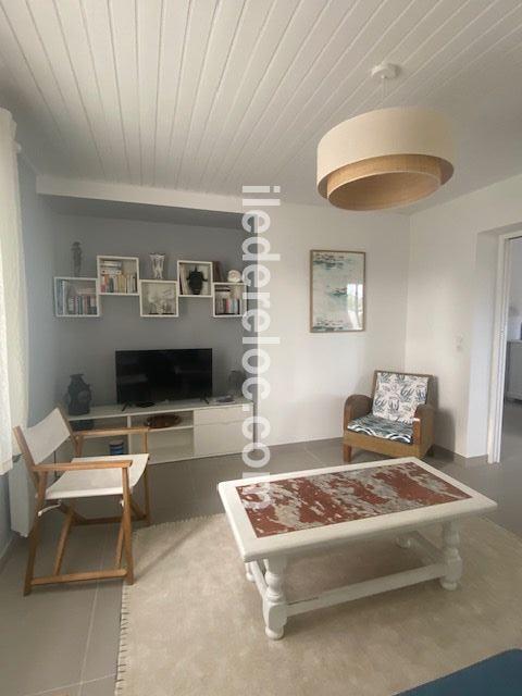 Photo 11: An accomodation located in Saint-Martin-de-R&eacute; on ile de R&eacute;.