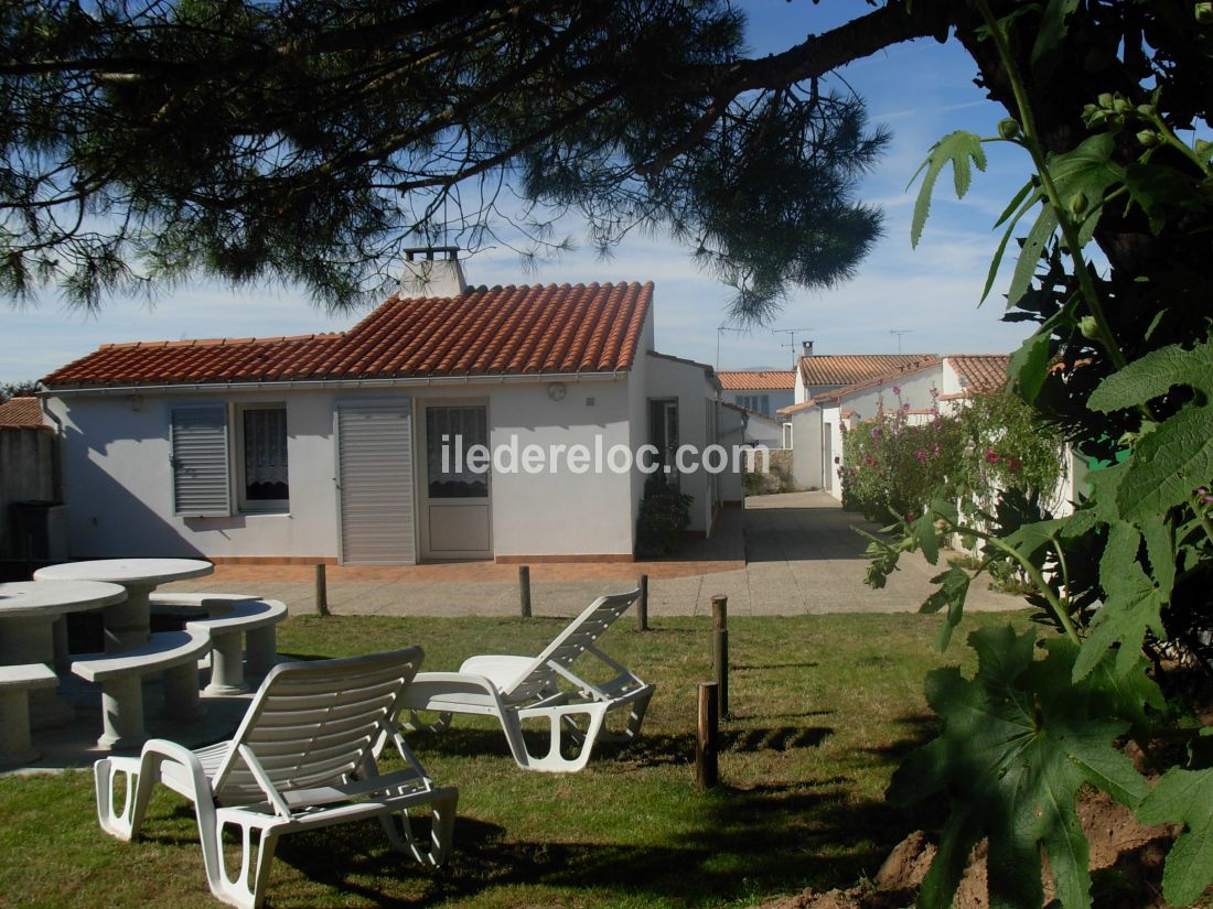 Photo 4: An accomodation located in La Flotte-en-R&eacute; on ile de R&eacute;.