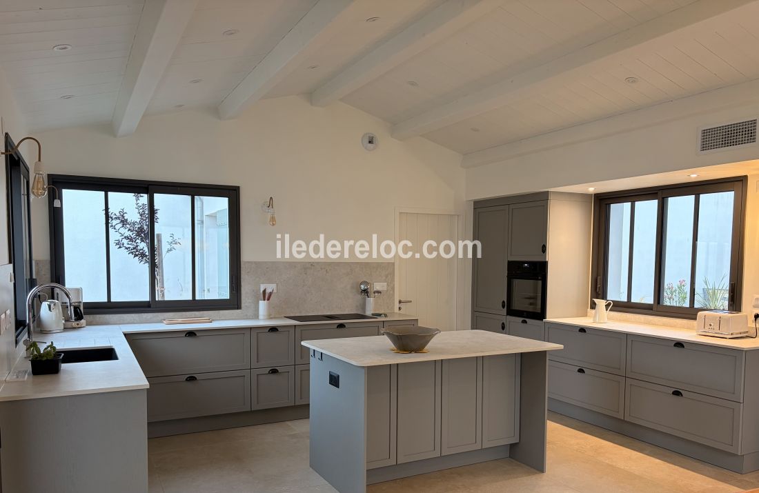 Photo 5: An accomodation located in Le Bois-Plage-en-R&eacute; on ile de R&eacute;.
