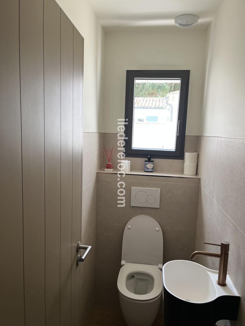 Photo 8: An accomodation located in Le Bois-Plage-en-R&eacute; on ile de R&eacute;.