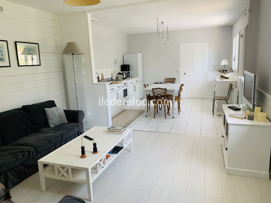 Photo 4: An accomodation located in Saint-Cl&eacute;ment-des-Baleines on ile de R&eacute;.