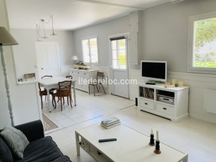 Ile de Ré:House in the center of village with garden
