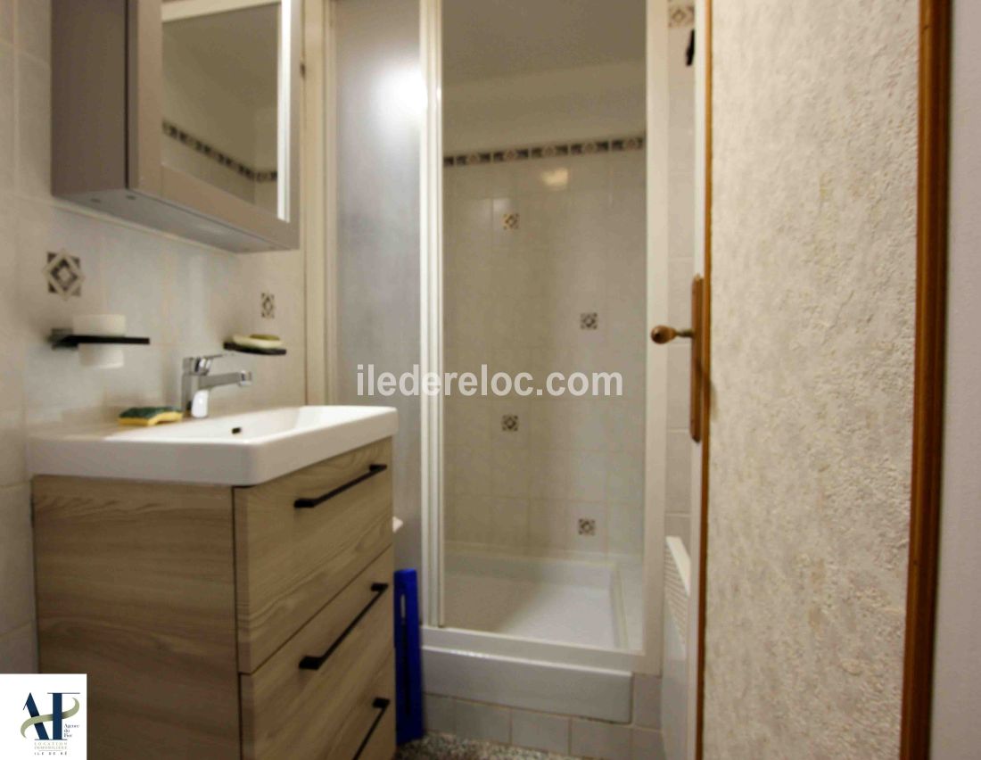 Photo 12: An accomodation located in Saint-Cl&eacute;ment-des-Baleines on ile de R&eacute;.