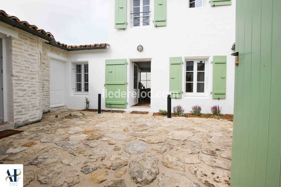 Photo 4: An accomodation located in Les Portes-en-R&eacute; on ile de R&eacute;.