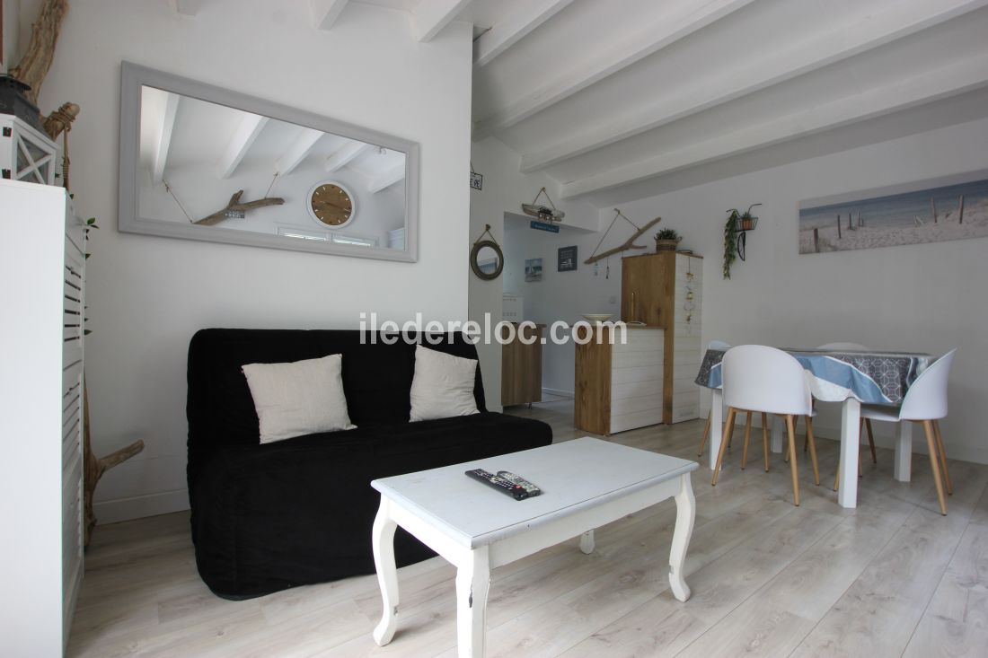 Photo 5: An accomodation located in Les Portes-en-R&eacute; on ile de R&eacute;.
