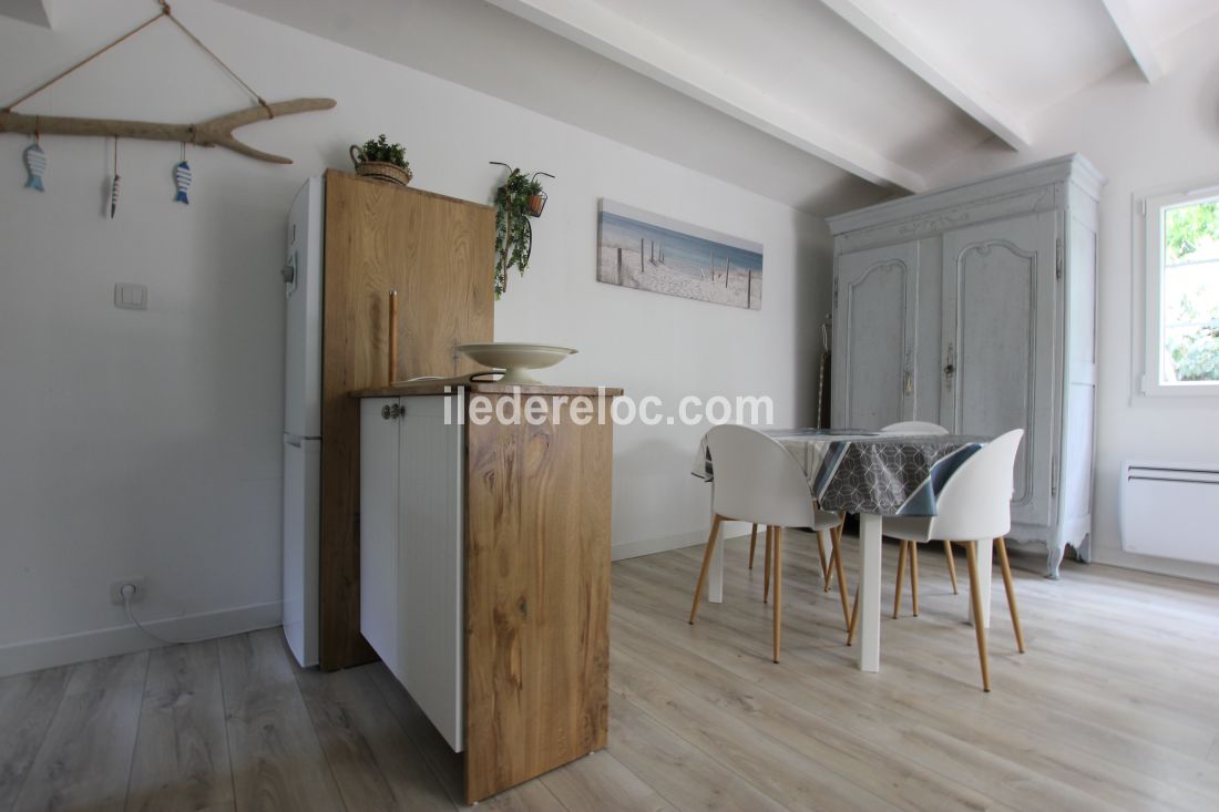 Photo 7: An accomodation located in Les Portes-en-R&eacute; on ile de R&eacute;.