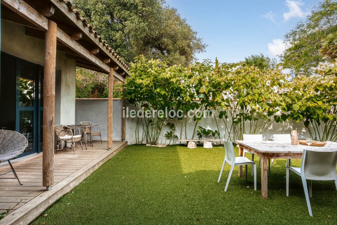 Photo 5: An accomodation located in Le Bois-Plage-en-R&eacute; on ile de R&eacute;.