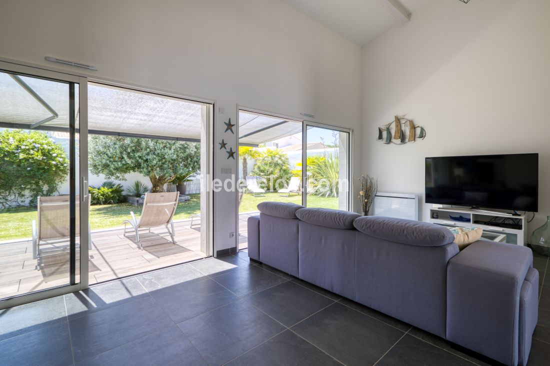 Photo 10: An accomodation located in Saint-Martin-de-R&eacute; on ile de R&eacute;.
