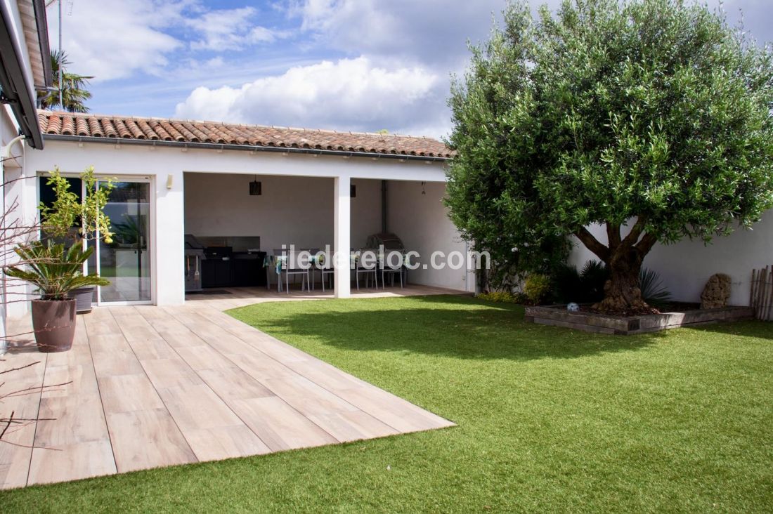 Photo 4: An accomodation located in Saint-Martin-de-R&eacute; on ile de R&eacute;.