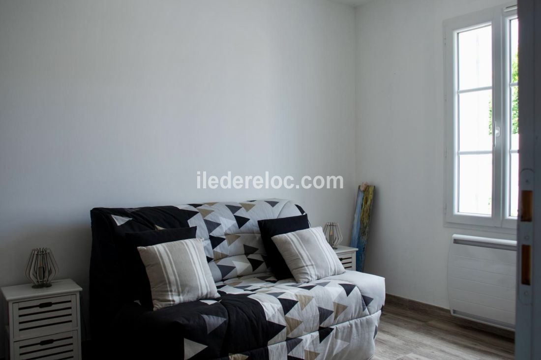 Photo 10: An accomodation located in Saint-Martin-de-R&eacute; on ile de R&eacute;.