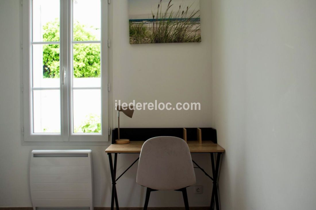 Photo 11: An accomodation located in Saint-Martin-de-R&eacute; on ile de R&eacute;.