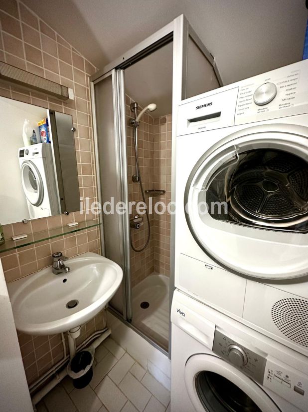 Photo 5: An accomodation located in Saint-Martin-de-R&eacute; on ile de R&eacute;.