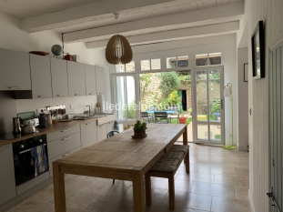 Ile de R&eacute;:Restored village house next to the church - 4 bedrooms, sleeps 9 - saint