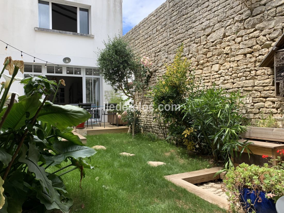 Photo 11: An accomodation located in Sainte-Marie-de-R&eacute; on ile de R&eacute;.