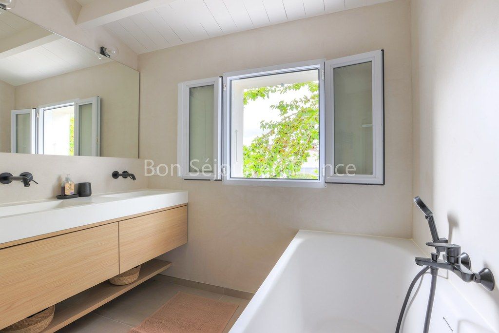Photo 26: An accomodation located in Le Bois-Plage-en-R&eacute; on ile de R&eacute;.