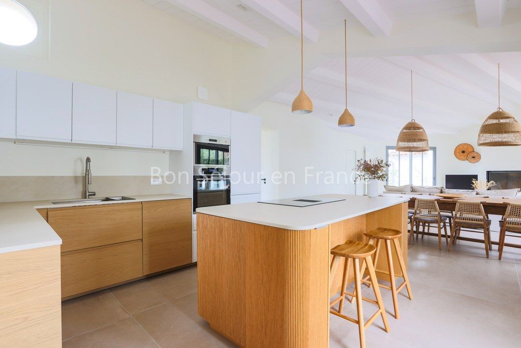 Photo 11: An accomodation located in Le Bois-Plage-en-R&eacute; on ile de R&eacute;.