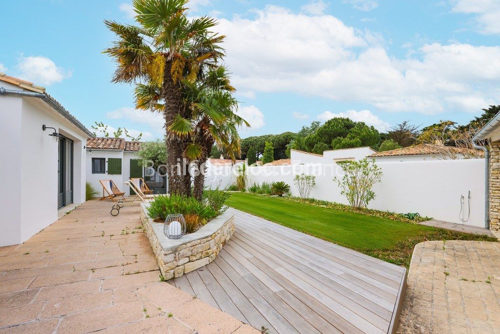 Photo 6: An accomodation located in Le Bois-Plage-en-R&eacute; on ile de R&eacute;.
