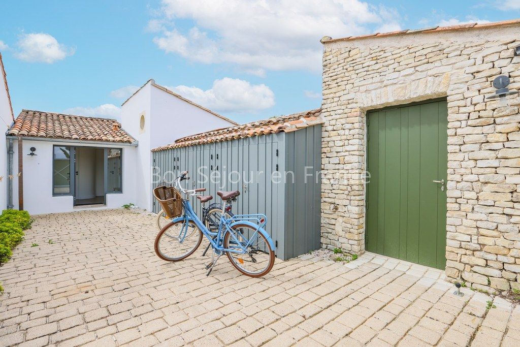 Photo 14: An accomodation located in Le Bois-Plage-en-R&eacute; on ile de R&eacute;.