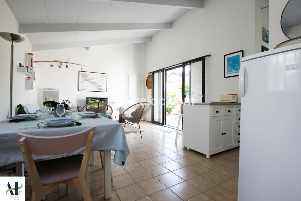 Photo 4: An accomodation located in Les Portes-en-R&eacute; on ile de R&eacute;.