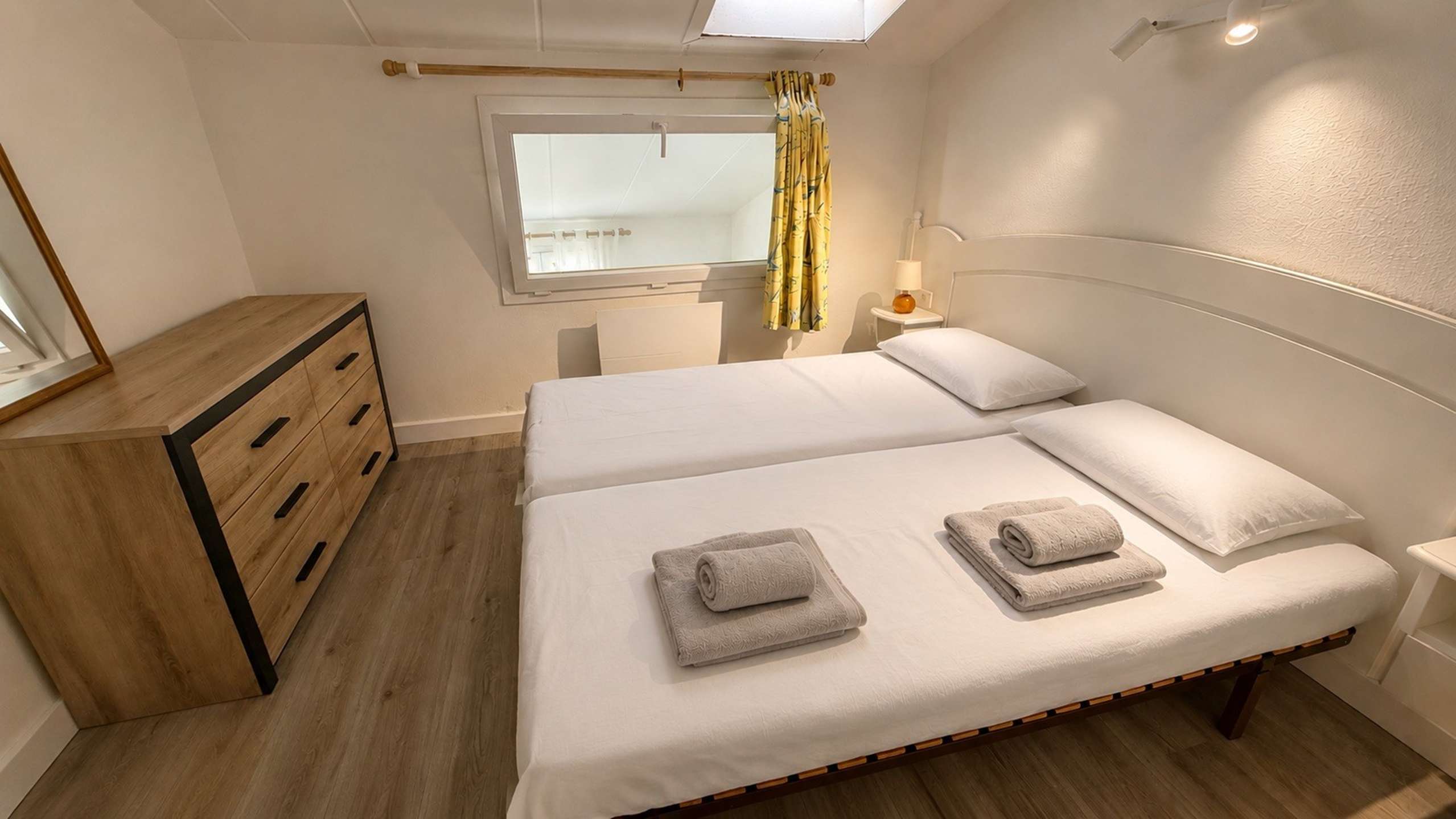 Photo 5: An accomodation located in La Couarde-sur-mer on ile de R&eacute;.