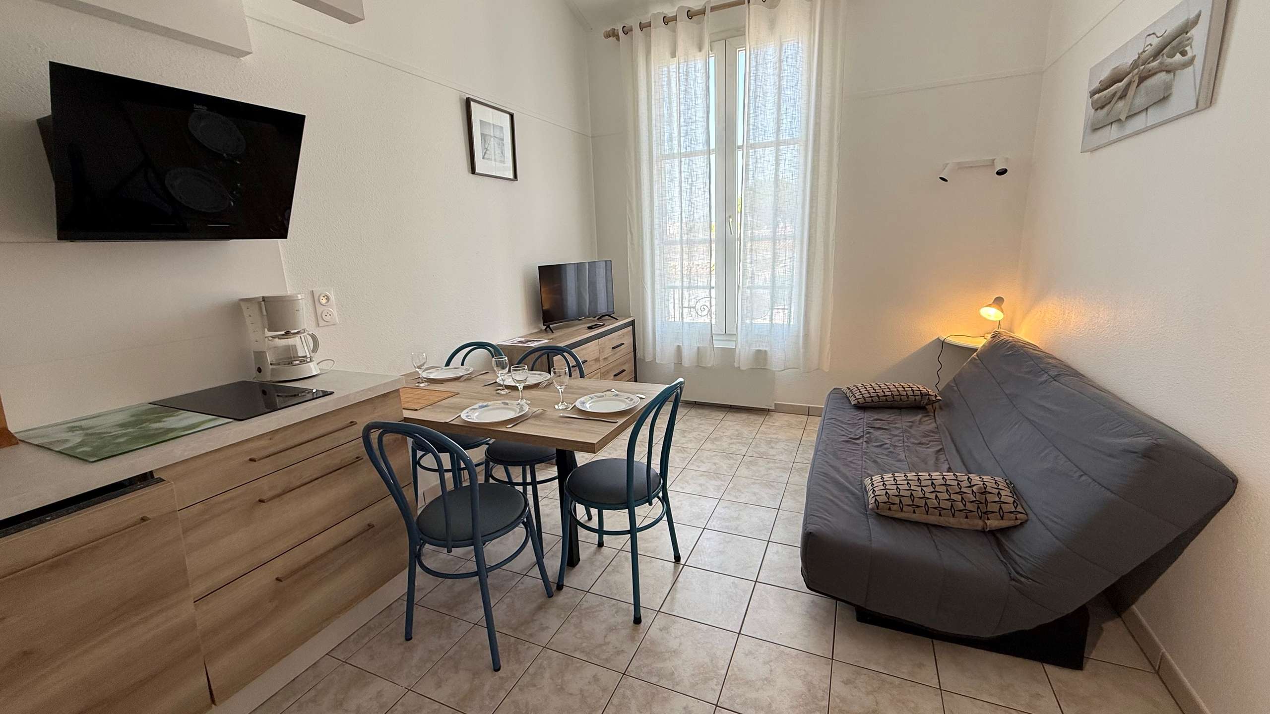 Photo 7: An accomodation located in La Couarde-sur-mer on ile de R&eacute;.