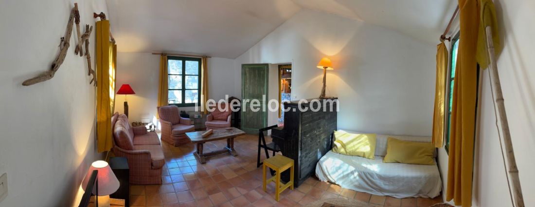 Photo 11: An accomodation located in La Couarde-sur-mer on ile de R&eacute;.
