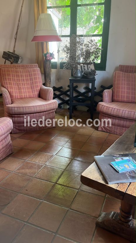 Photo 5: An accomodation located in La Couarde-sur-mer on ile de R&eacute;.